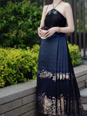 【 水木秦淮 】 Five-Color Wefted Brocade Ming Hanfu Gilded Flower Mamian Skirt