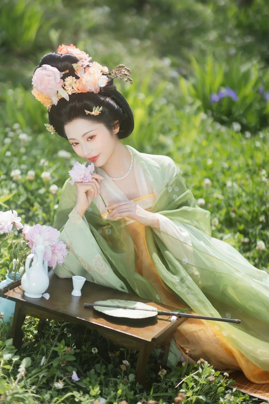 Tang Dynasty fashion blogger in Hanfu, courtyard background, flowing robes, pastel colors, digital art realism